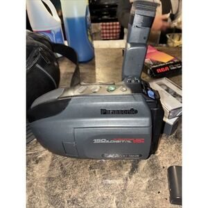 Panasonic PV-L691D Palmcorder VHS-C VHSC Camcorder 26x Two Battery Seems To Work